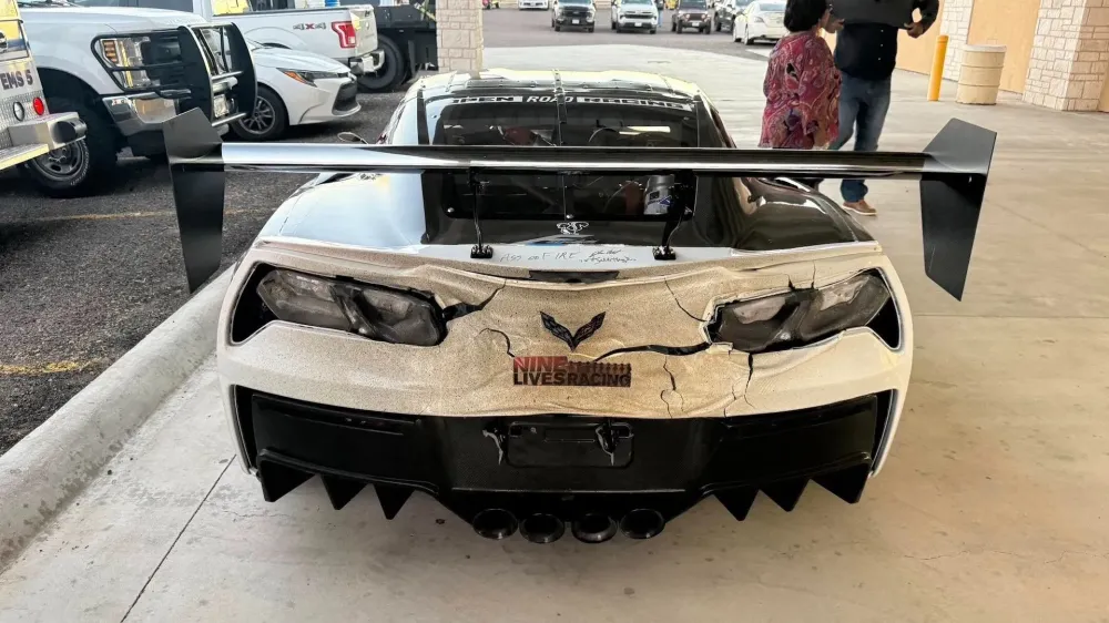 Chevrolet Corvette расплавился от долгой езды на высокой скорости