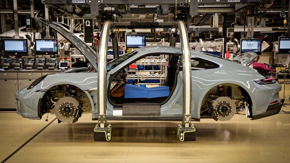 Porsche потеряла 96% прибыли за первые девять месяцев 2025 года Porsche потеряла 96% прибыли за первые девять месяцев 2025 года
