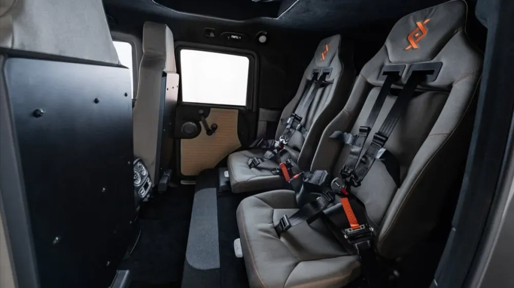 Brabus выставил на продажу бронированную «капсулу времени» Mercedes-Benz G 500 Brabus выставил на продажу бронированную «капсулу времени» Mercedes-Benz G 500
