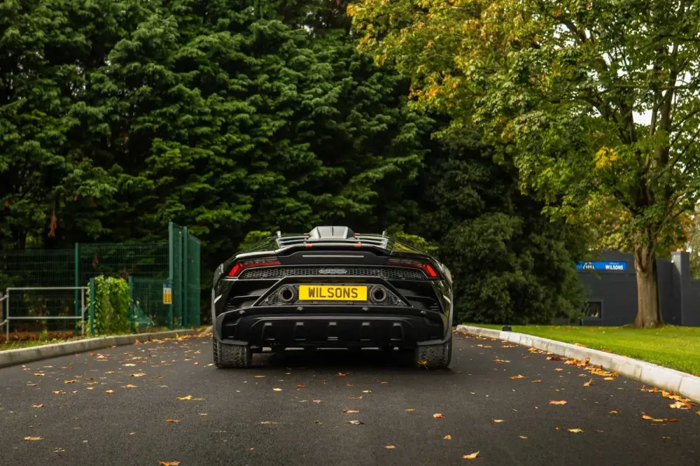 Шесть конфискованных премиальных и люксовых машин продадут на аукционе Шесть конфискованных премиальных и люксовых машин продадут на аукционе