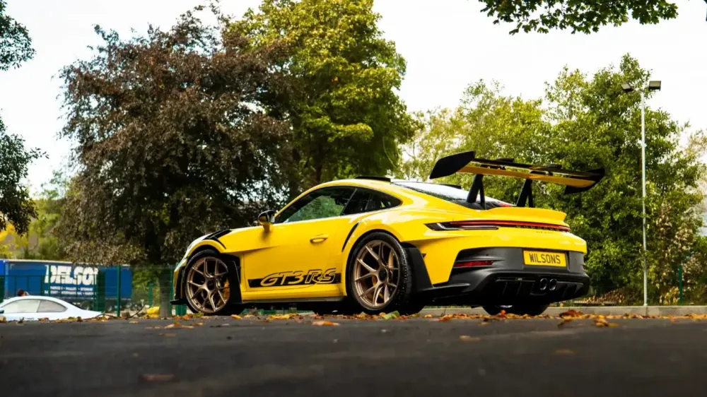 Шесть конфискованных премиальных и люксовых машин продадут на аукционе Шесть конфискованных премиальных и люксовых машин продадут на аукционе