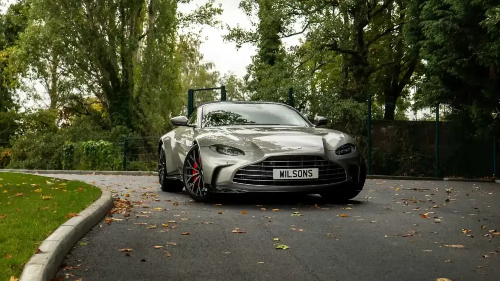 Шесть конфискованных премиальных и люксовых машин продадут на аукционе Шесть конфискованных премиальных и люксовых машин продадут на аукционе