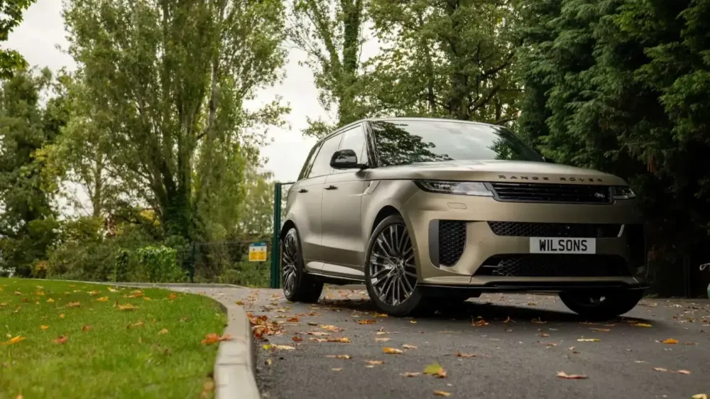 Шесть конфискованных премиальных и люксовых машин продадут на аукционе Шесть конфискованных премиальных и люксовых машин продадут на аукционе