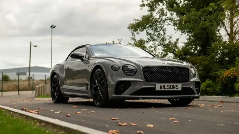 Шесть конфискованных премиальных и люксовых машин продадут на аукционе Шесть конфискованных премиальных и люксовых машин продадут на аукционе