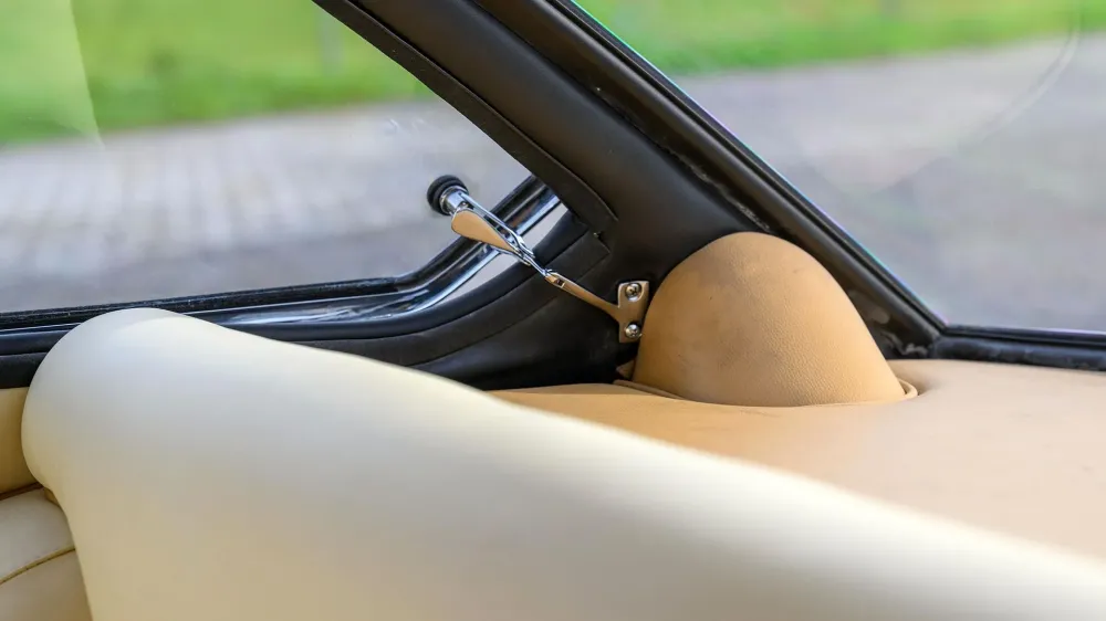 Раритетный Lamborghini из королевского гаража выставят на торги Раритетный Lamborghini из королевского гаража выставят на торги