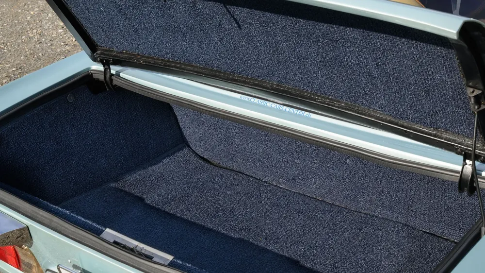 Раритетный Lamborghini из королевского гаража выставят на торги Раритетный Lamborghini из королевского гаража выставят на торги