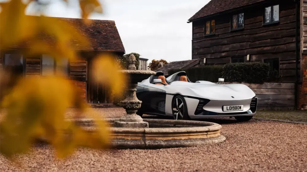 Экс-инженеры Tesla выпустили сверхлёгкий спидстер на батарейках Экс-инженеры Tesla выпустили сверхлёгкий спидстер на батарейках