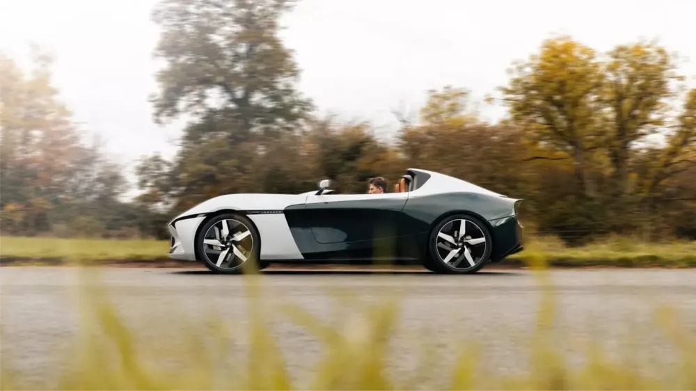 Экс-инженеры Tesla выпустили сверхлёгкий спидстер на батарейках Экс-инженеры Tesla выпустили сверхлёгкий спидстер на батарейках