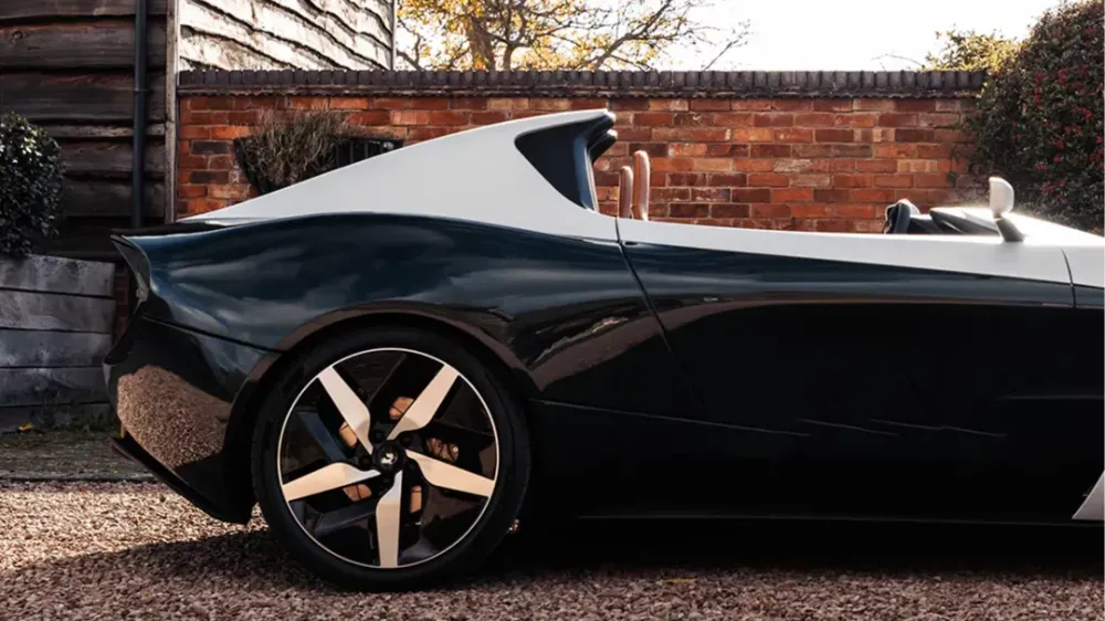 Экс-инженеры Tesla выпустили сверхлёгкий спидстер на батарейках Экс-инженеры Tesla выпустили сверхлёгкий спидстер на батарейках