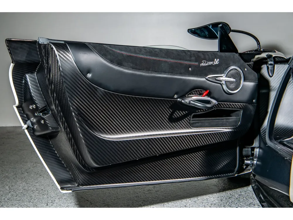 Последний из родстеров Pagani Huayra BC хотят продать за 5,7-6 миллионов долларов