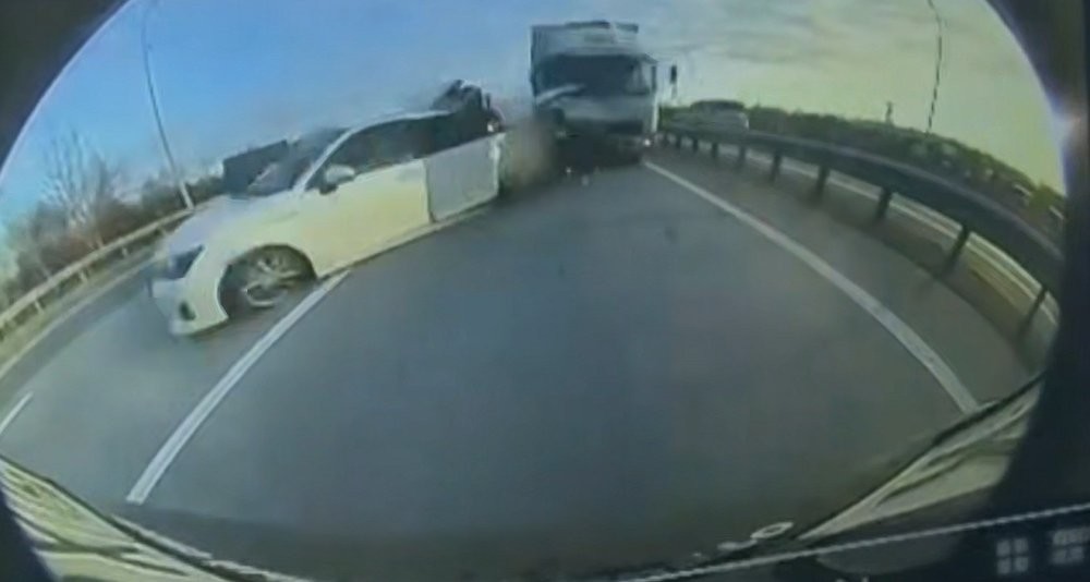 По-моему даже не тормозил