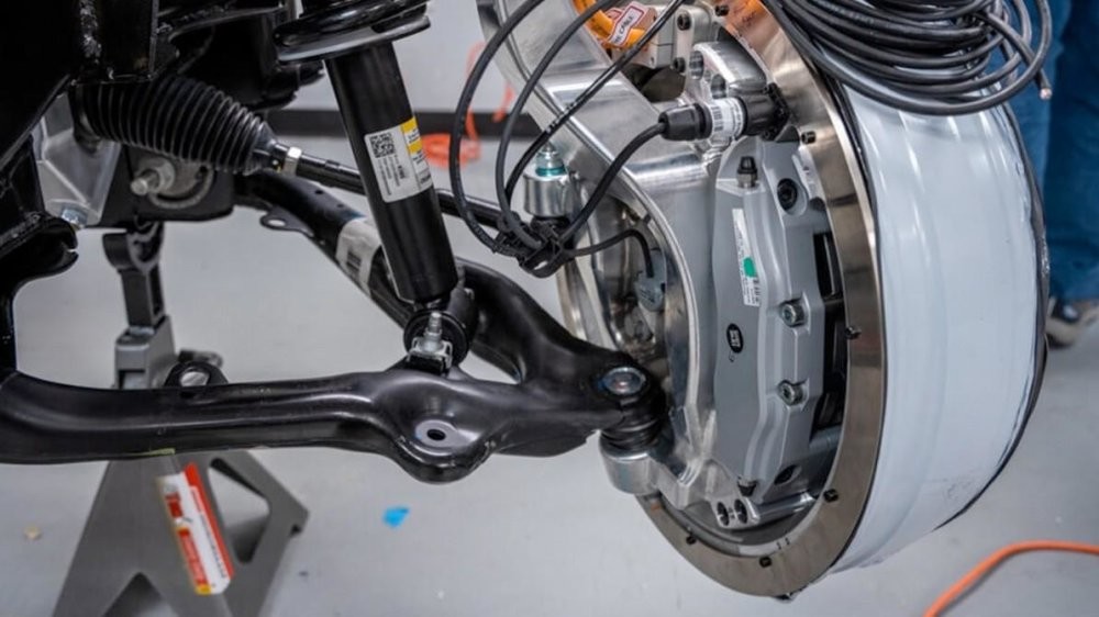 В Китае готовят первый в мире серийный электрокар с мотор-колёсами