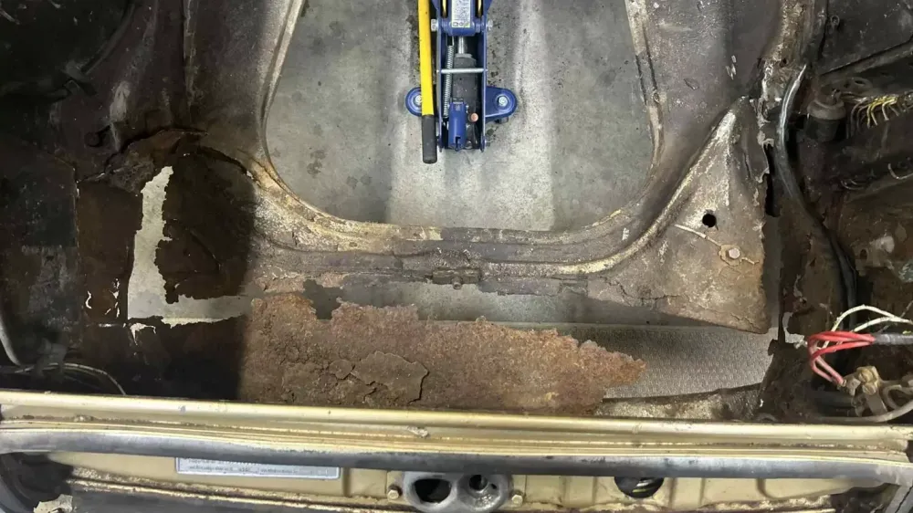 В США спасли Porsche 911, забытый на улице на 31 год