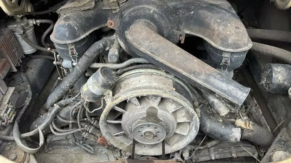 В США спасли Porsche 911, забытый на улице на 31 год