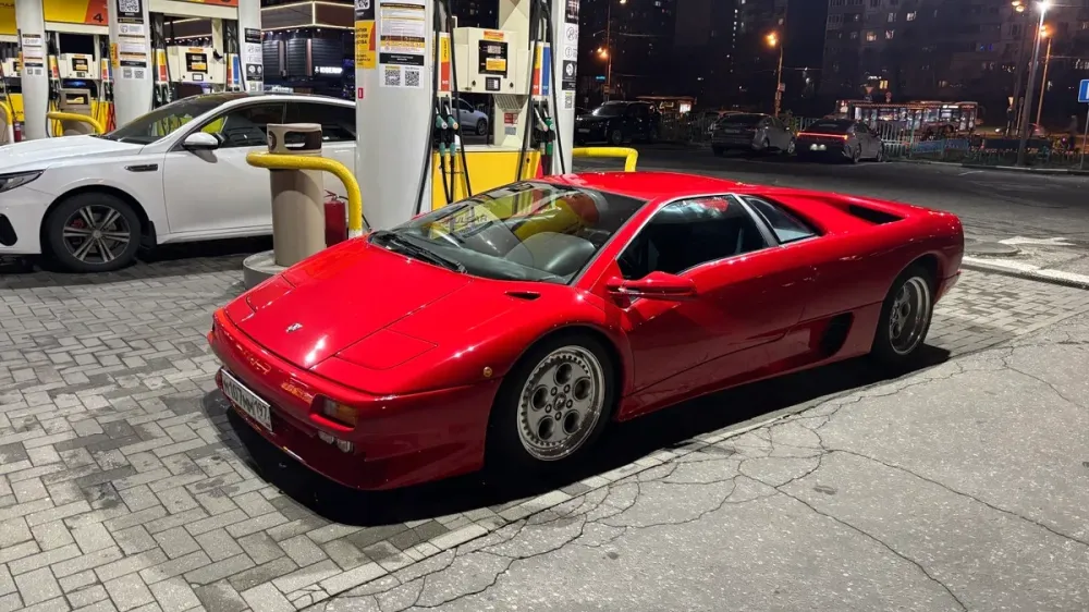 В Москве выставили на продажу почти новый 34-летний Lamborghini Diablo