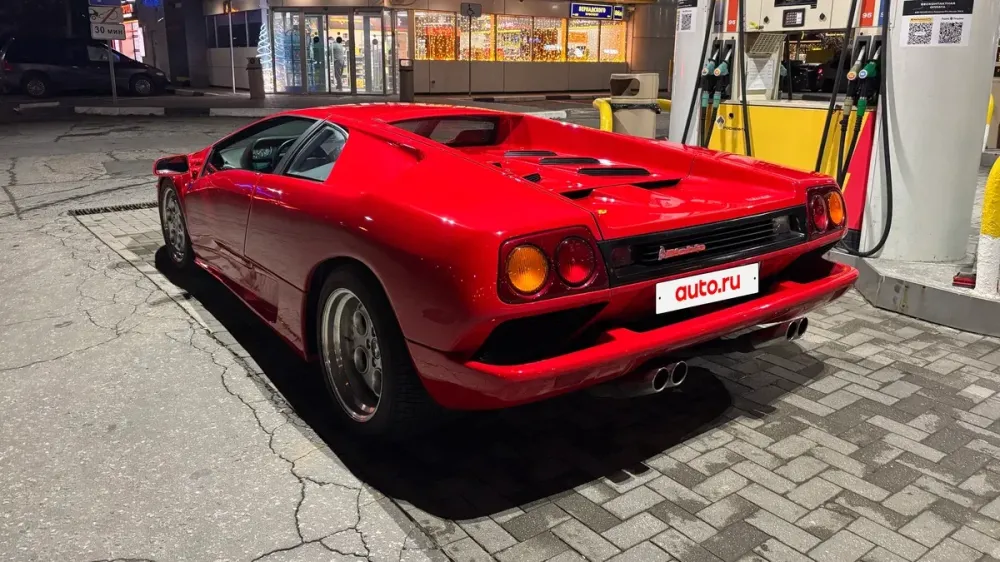 В Москве выставили на продажу почти новый 34-летний Lamborghini Diablo