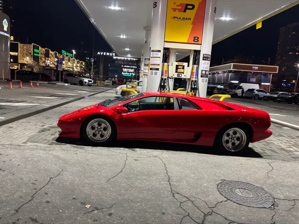В Москве выставили на продажу почти новый 34-летний Lamborghini Diablo