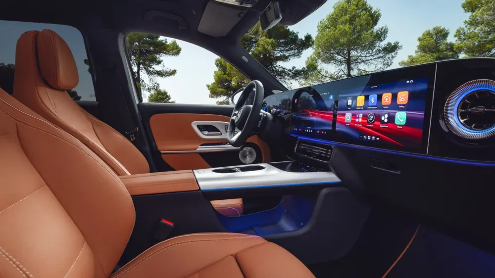 Mercedes-Benz показала салон нового GLB