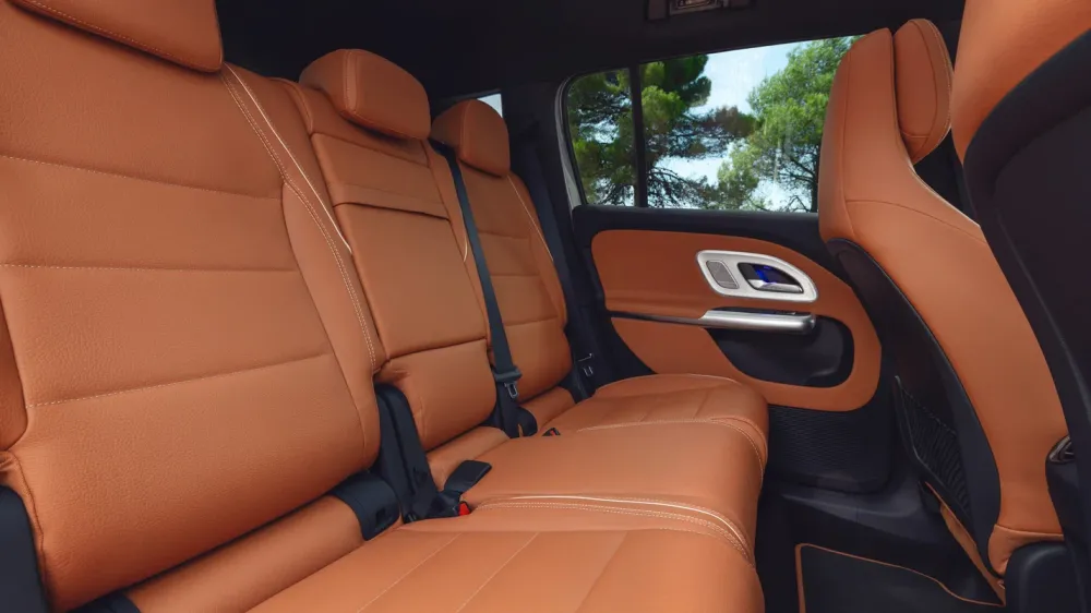 Mercedes-Benz показала салон нового GLB