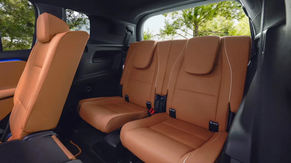 Mercedes-Benz показала салон нового GLB