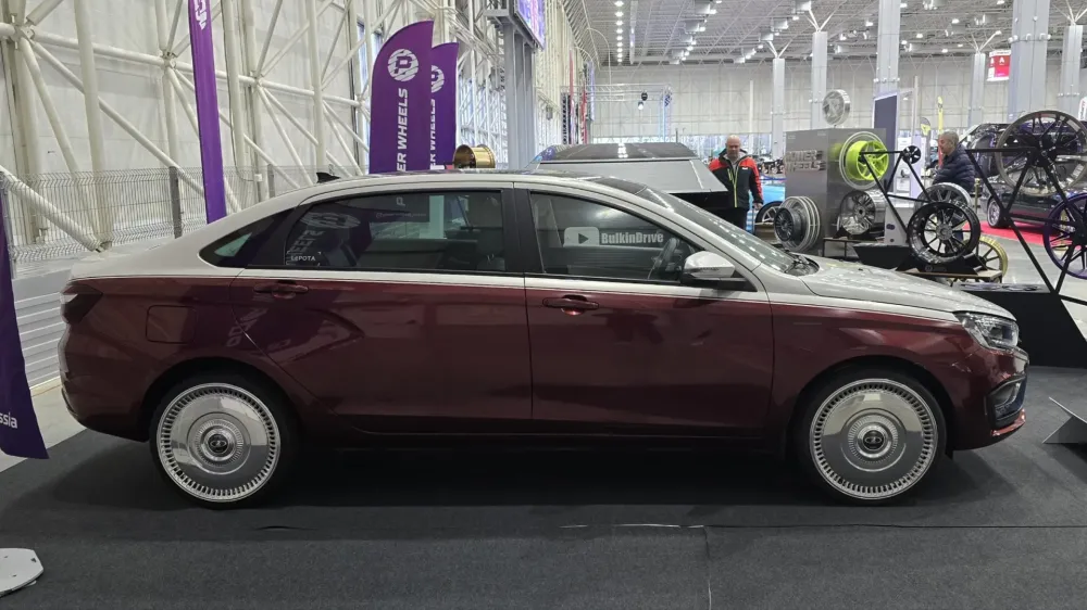 Lada Aura в стиле Maybach показали на Московском Автошоу