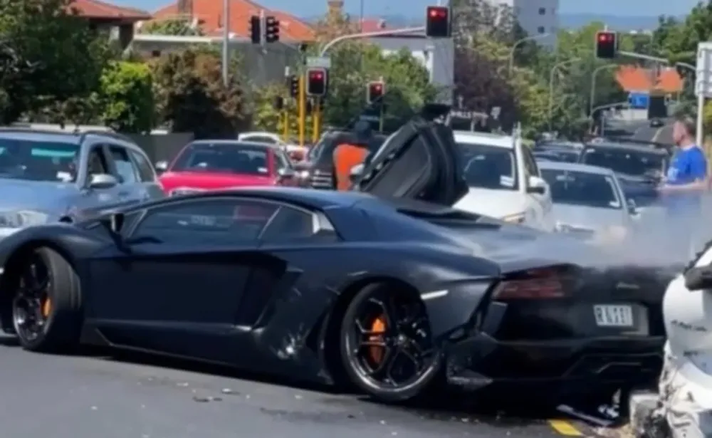 Машину купил, но ездить пока не научился