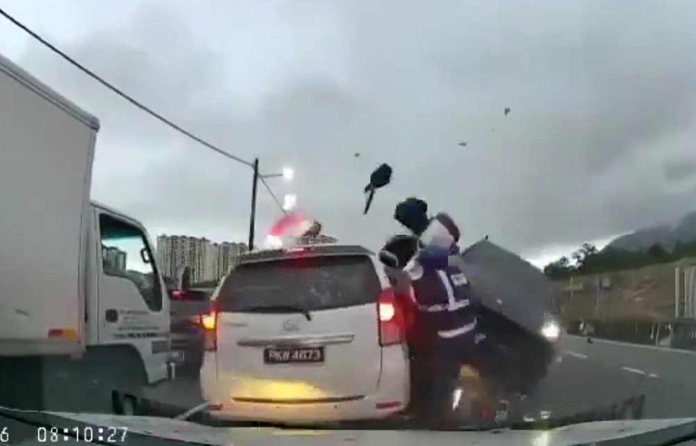 Какой-то странный манёвр