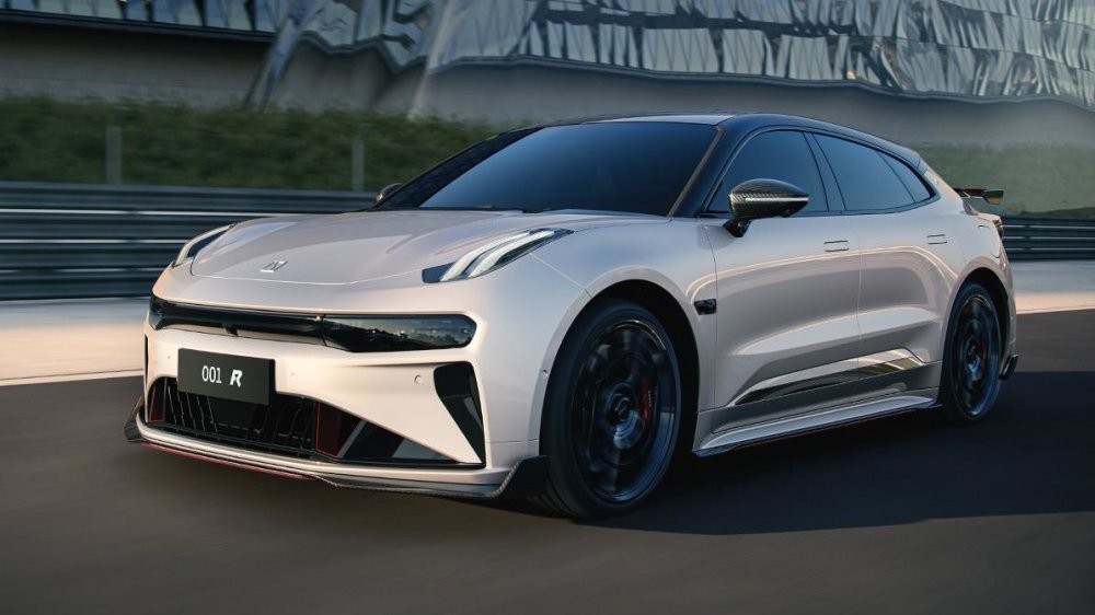 Zeekr 001 FR способен разменять первую сотню за 2.07 секунды