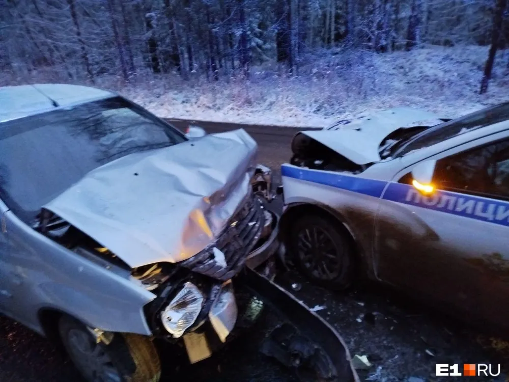 Автомобиль ДПС вылетел на встречную полосу и устроил лобовую аварию