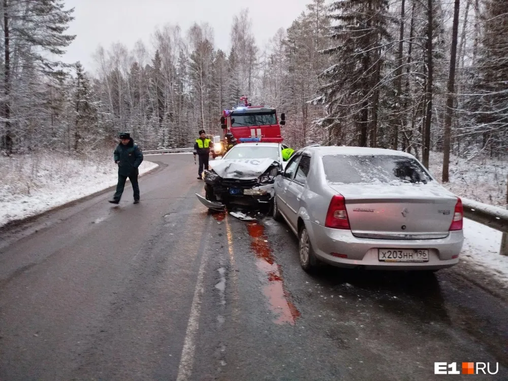Автомобиль ДПС вылетел на встречную полосу и устроил лобовую аварию