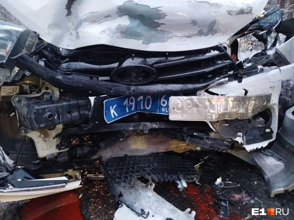 Автомобиль ДПС вылетел на встречную полосу и устроил лобовую аварию