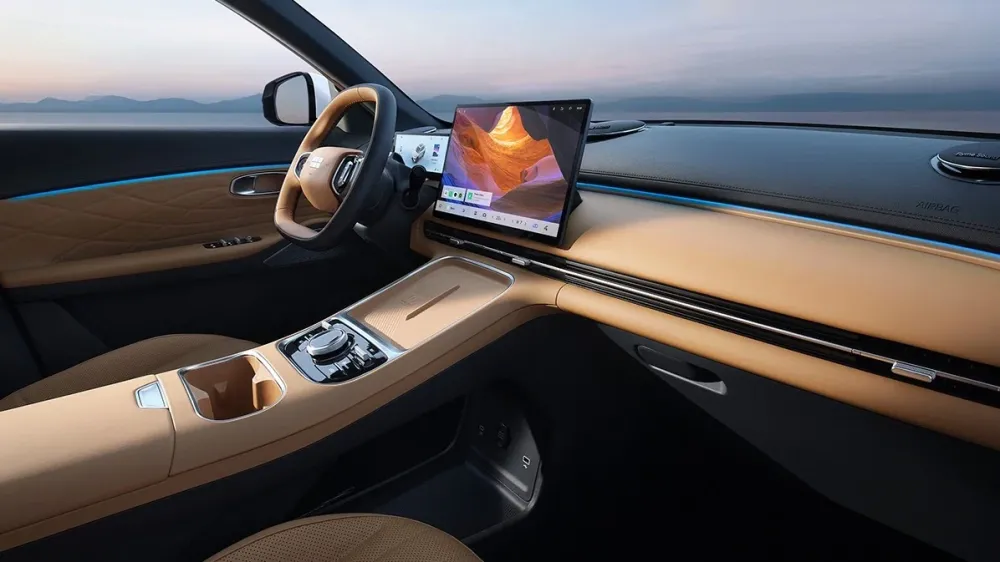 Марка Geely объявила стоимость гибридного кроссовера EX5 EM-i в России