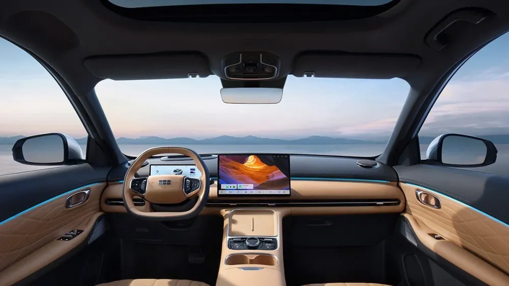 Марка Geely объявила стоимость гибридного кроссовера EX5 EM-i в России