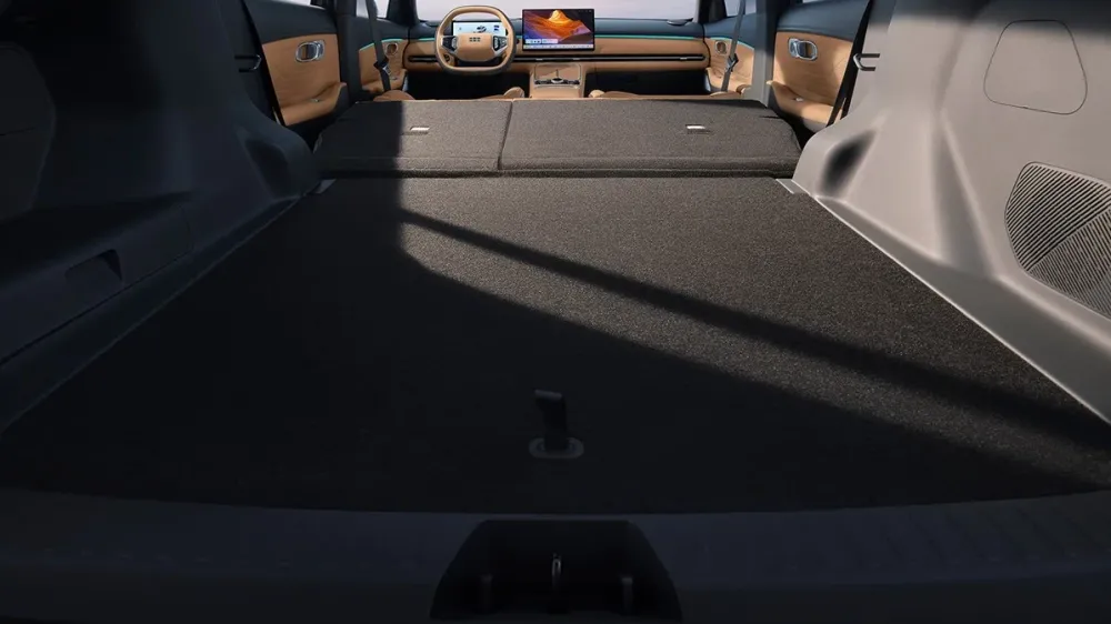 Марка Geely объявила стоимость гибридного кроссовера EX5 EM-i в России