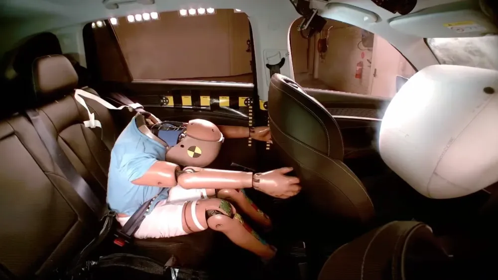 На краш-тестах Euro NCAP разбили кроссовер MG, который станет Москвичом М90