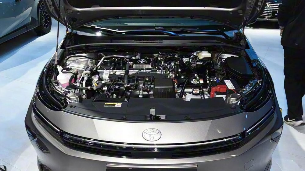 Toyota Corolla получила новую внешность, но пока только для Китая