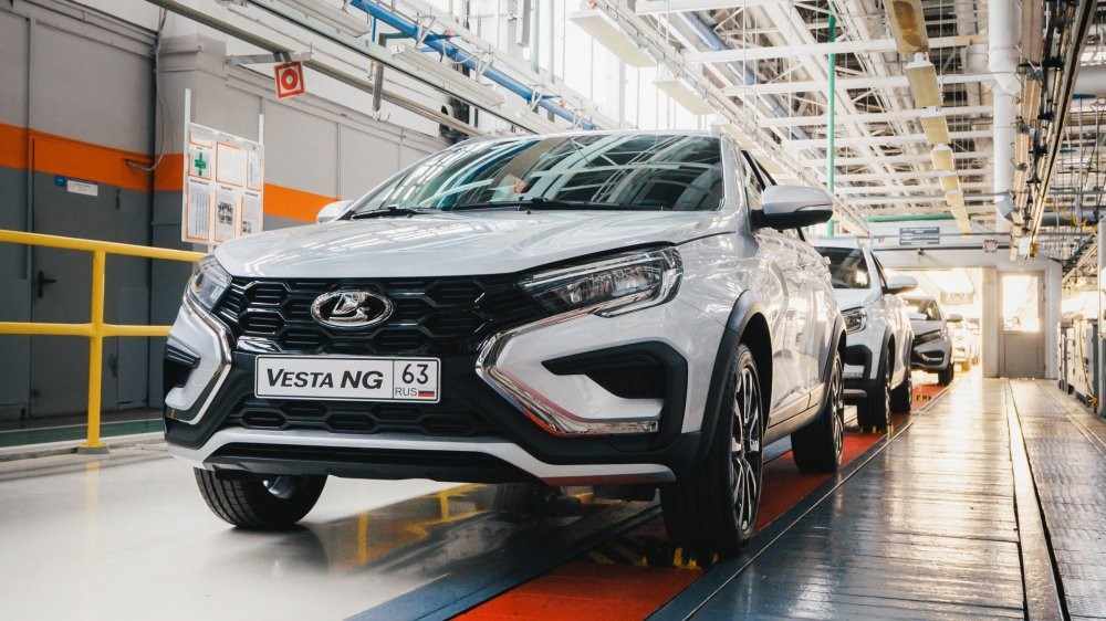 Производство автомобилей Lada в Тольятти в этом году упало почти на 40 процентов