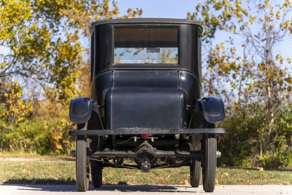 105-летний электрокар выставили на торги. Он до сих пор на ходу