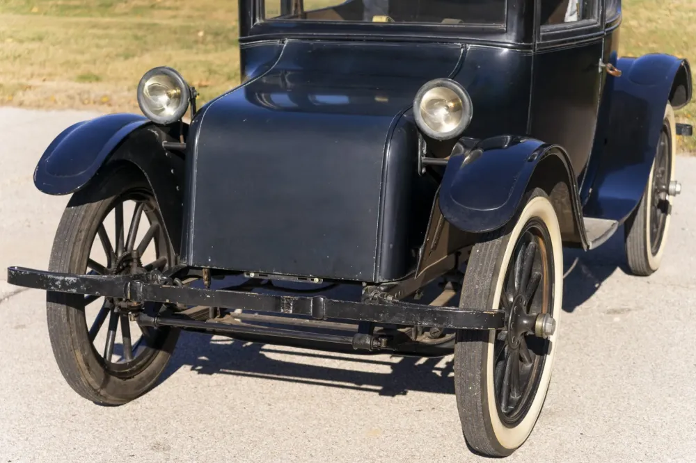 105-летний электрокар выставили на торги. Он до сих пор на ходу