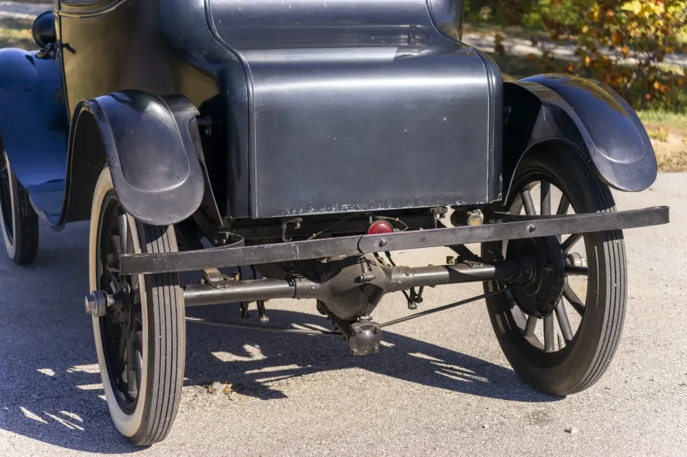 105-летний электрокар выставили на торги. Он до сих пор на ходу