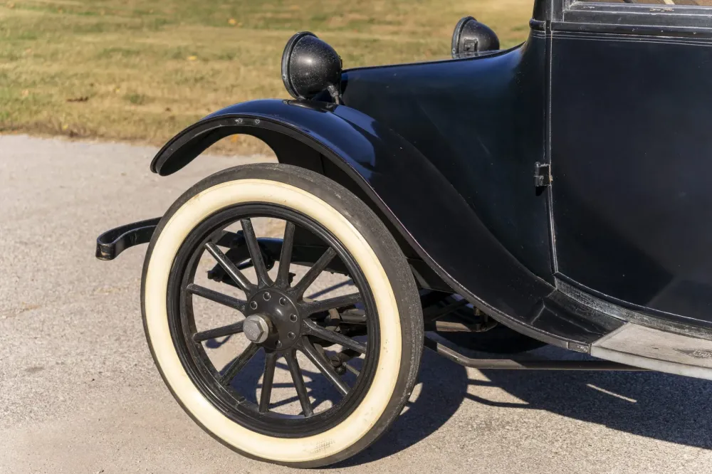 105-летний электрокар выставили на торги. Он до сих пор на ходу