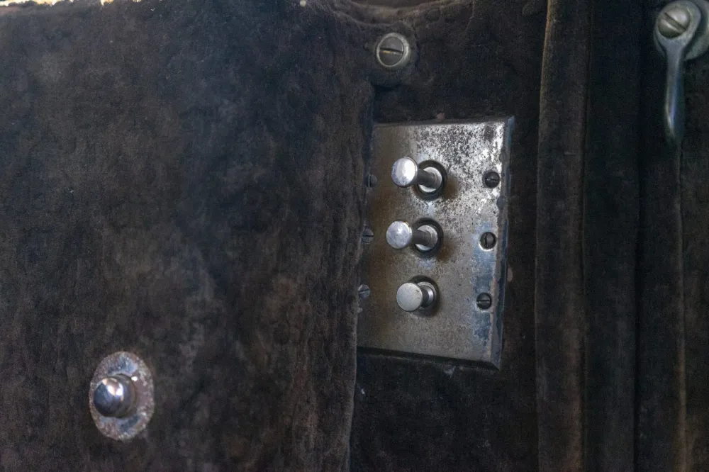 105-летний электрокар выставили на торги. Он до сих пор на ходу