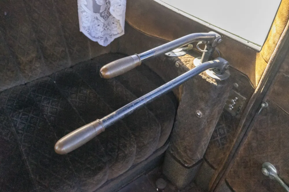 105-летний электрокар выставили на торги. Он до сих пор на ходу