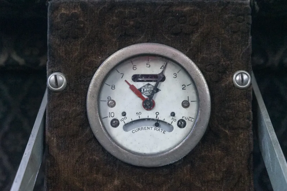 105-летний электрокар выставили на торги. Он до сих пор на ходу