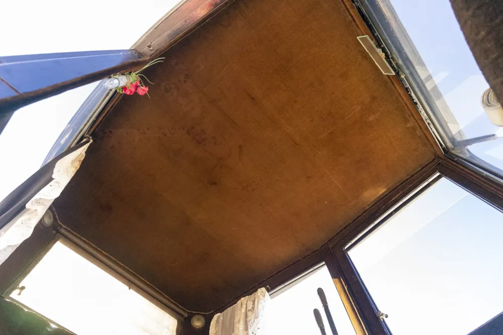 105-летний электрокар выставили на торги. Он до сих пор на ходу