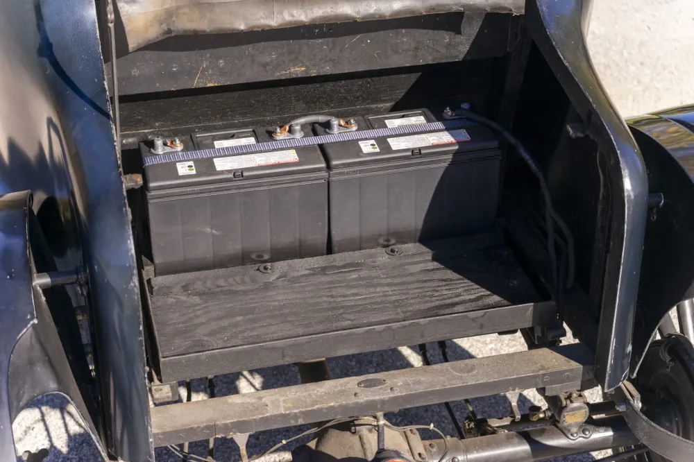 105-летний электрокар выставили на торги. Он до сих пор на ходу