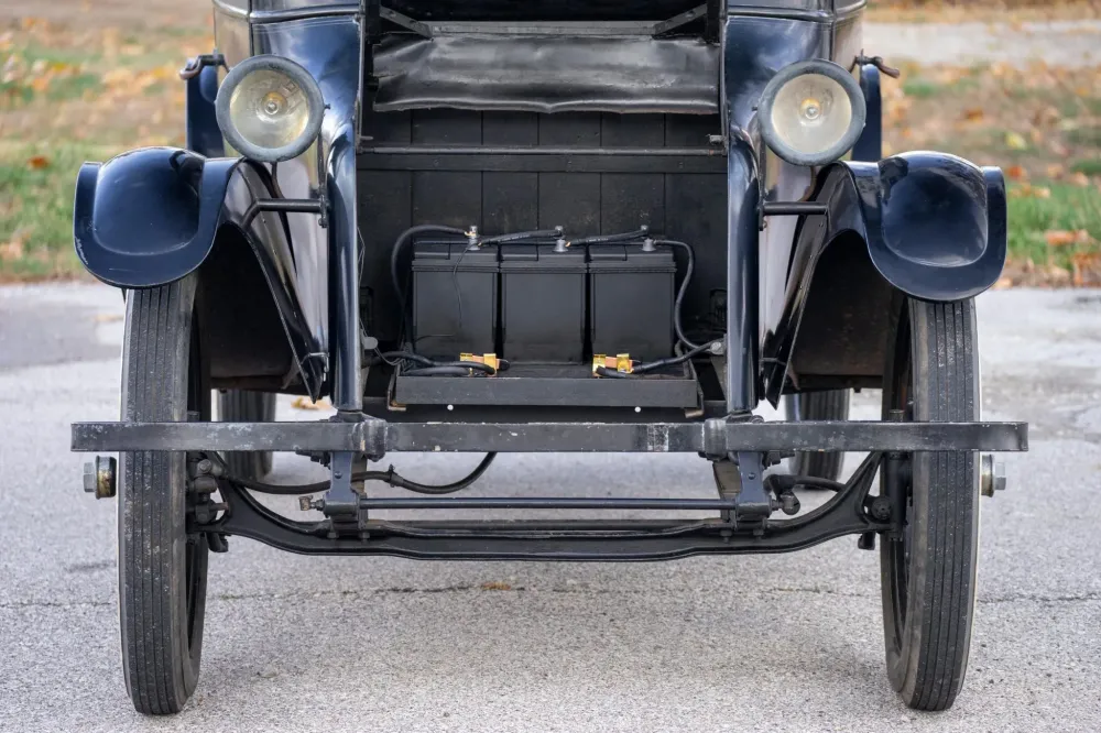 105-летний электрокар выставили на торги. Он до сих пор на ходу