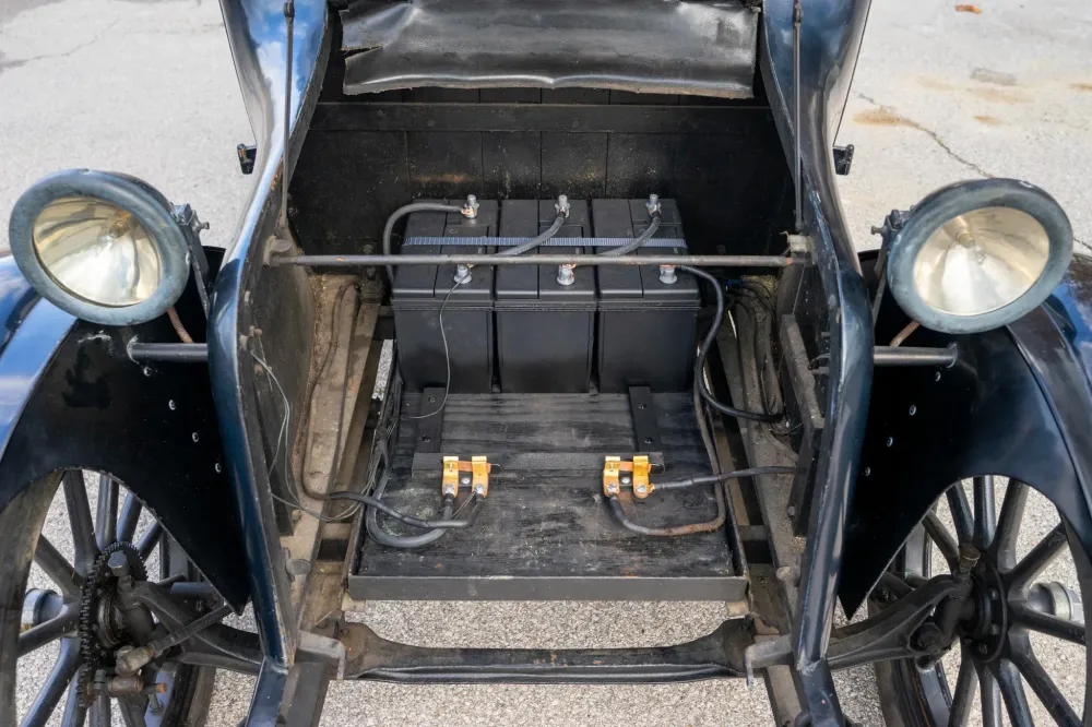 105-летний электрокар выставили на торги. Он до сих пор на ходу