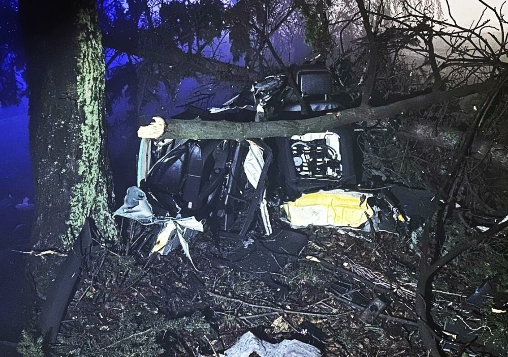 В столб на скорости 220 км/ч