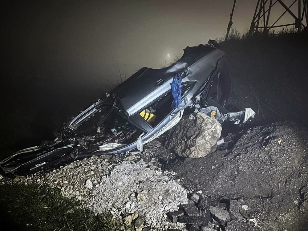 В столб на скорости 220 км/ч